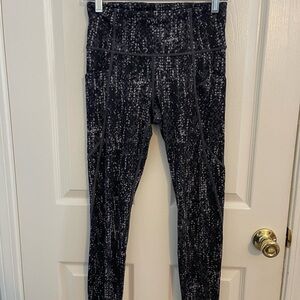 Athleta Salutation Stash Pocket 7/8 leggings